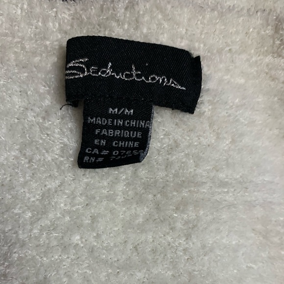 Women’s V-Neck Sweater - Picture 5 of 5